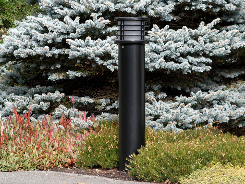 Golf club parking lot with First Light's SCL solar luminaire